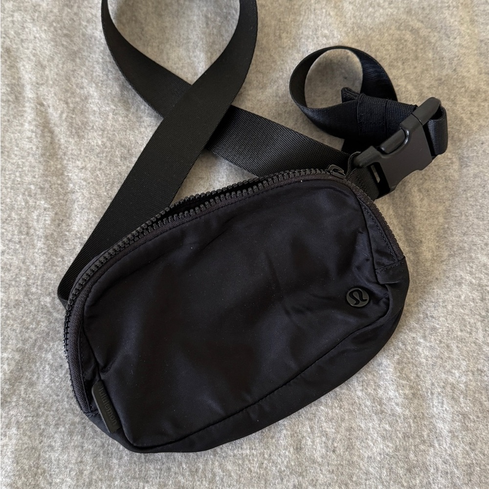 Lululemon Everywhere Belt Bag 1L